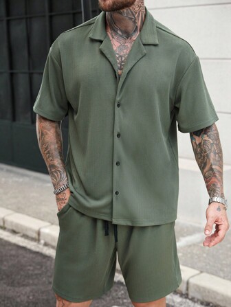 Manfinity CasualCool 2 pièces/set Chemise à manches courtes décontractée ample en tricot chevrons et short