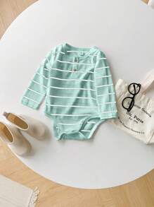 SHEIN 新生儿男女宝宝休闲趣味学院风百搭黑白条纹针织连体衣，柔软舒适，适合春夏穿着，室内外皆宜，秋冬季宝宝连体衣