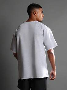 SUMWON 原始边缘性能 T 恤插肩袖设计原始领口细节街头风格都市运动服破洞接缝休闲街头装健身房训练 T 恤未完成下摆运动服运动服 - 淺灰色 - 查看 2