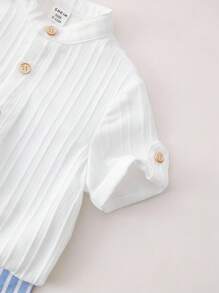 SHEIN 男宝宝休闲校服套装，灰色翻领衬衫搭配条纹松紧腰裤，适合生日派对、晚宴、演出、婚礼、迎婴派对、一周岁生日庆祝等场合。男宝宝夏季服装，男宝宝夏季套装，男宝宝条纹裤，男宝宝休闲套装 - 彩色 - 查看 7