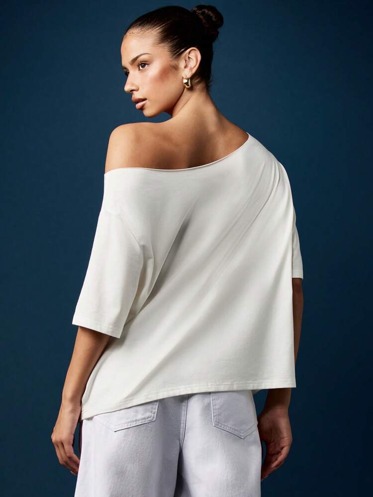 MISSGUIDED Off Shoulder Varsity Graphic Tee Loose Fit Casual Streetwear Statement Short Sleeve Jersey T-Shirt Summer Festival Weekend Fashion Top