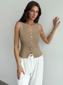 Aloruh 女士金属单排扣V领休闲针织毛衣背心，秋冬夏季假日简约通勤毛衣背心，配有独特金属扣，适合办公室穿着。 - 卡其色 - 查看 8