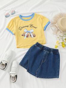 Tween-Mädchen Gelbes bedrucktes T-Shirt + Skort Set, empfohlen für sommerliches Energetisches Mädchen Outfit! Gelbe T-/T-shirt mit Strickkragen, blauem geripptem Rand, Buchstaben-Vorderteil + Schleifenmuster, Skorte in dunkel gewaschenem Denimblau, voller Gummibund + Ohrendesign
