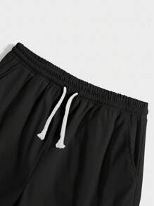 SHEIN Tween Boys 简约纯色迷你字母撞色灰色短袖 T 恤和米色工装短裤套装，休闲校园舒适时尚百搭柔软面料适合春夏季日常穿着、上学、旅行、户外运动 - 軍綠色 - 查看 12