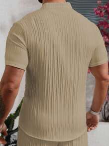 Manfinity Homme 男士休闲卡其色半透视上衣，纽扣闭合，常规下摆设计 男士休闲短款 男士休闲上衣和下装 - 卡其色 - 查看 2