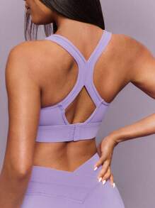 GLOWMODE خزان رياضي ذو رقبة على شكل V وظهر سباق من FeatherFit™-Sculpt، دعم متوسط للتمارين والجيم