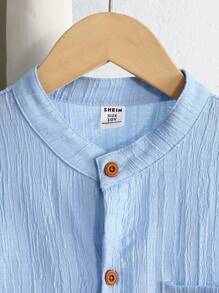 Tween Boys White Short Sleeve Stand Collar Textured Wavy Striped Shirt, Khaki Faux Wood Buttons, Chest Pocket, Minimalist Decor, Comfortable Casual Shirt Suitable For School, Travel, Home, Vacation, Relaxed Fit, Suitable For Spring, Summer, Autumn - Baby Blue - View 3
