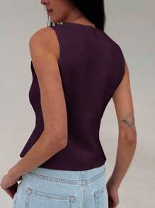 Aloruh 优雅V领纯色简约秋冬针织背心毛衣，搭配现代金属纽扣