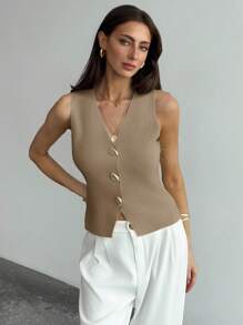 Aloruh 女士金属单排扣V领休闲针织毛衣背心，秋冬夏季假日简约通勤毛衣背心，配有独特金属扣，适合办公室穿着。 - 卡其色 - 查看 4