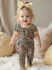 SHEIN 可爱复古经典豹纹印花，女婴休闲简约修身圆领舒适短袖T恤和打底裤家居服，贴身舒适，夏季轻松舒适，秋季叠穿，时尚女婴，休闲装，返校季，秋季服装，返校节，适合居家、派对、户外活动 - 彩色 - 查看 1