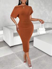 SOLERSUN Solid Asymmetrical Shoulder Texture Fabric Maxi Dress - Rust Brown - View 3