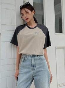 DAZY Camiseta Con Estampado De Letra Y Manga Raglán En Contraste