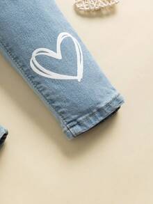 SHEIN 女婴牛仔裤，可爱休闲浅蓝色水洗白色心形印花弹力修身日常休闲女童牛仔裤，新款心形印花女童牛仔裤 - 淺色水洗藍 - 查看 7