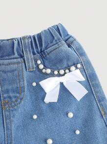 SHEIN Jeans pattes d'éléphant blanc avec nœud blanc et fausses perles blanches pour bébé fille. Tenue de plage pour fillettes, style de rue occidental, pantalon en jean pour festival rave, style années 2000 - Jean clair - Voir 3