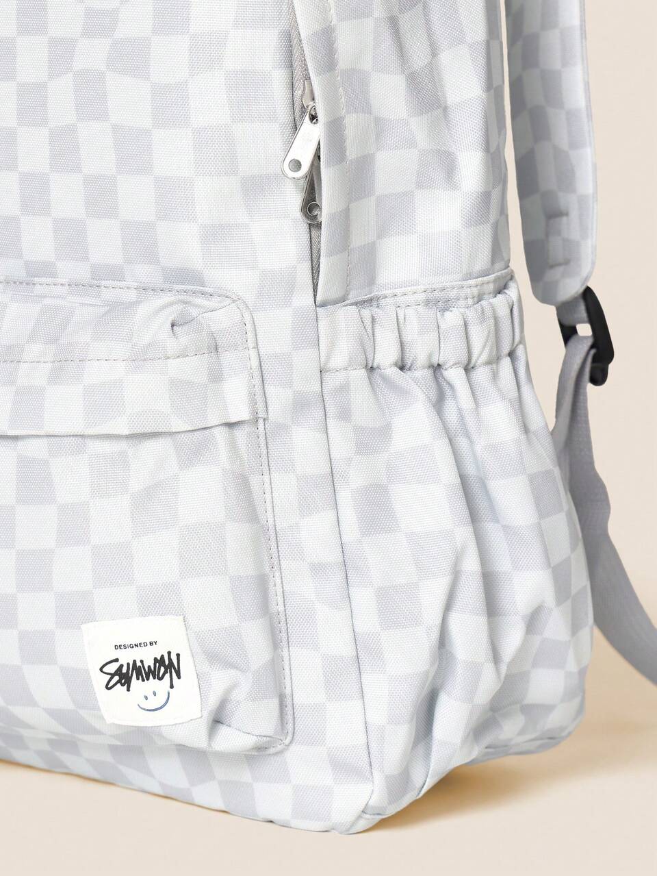 Mochila escolar infantil com padrão xadrez clássico e compartimento para guardar objetos