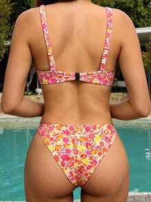 Sweetra Women's Cute Ditsy Floral Ruffled Bikini Set For Summer Vacation - Multicolor - View 8