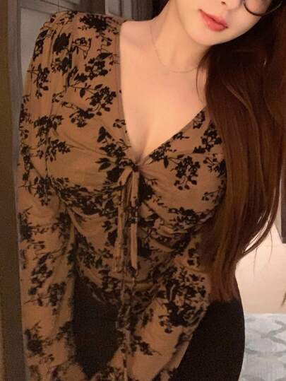 REIGN AVE Plus Size Women Ditsy Floral V-Neck Drawstring Tie Asymmetric Hem Flare Sleeve Blouse, Suitable For Spring And Summer