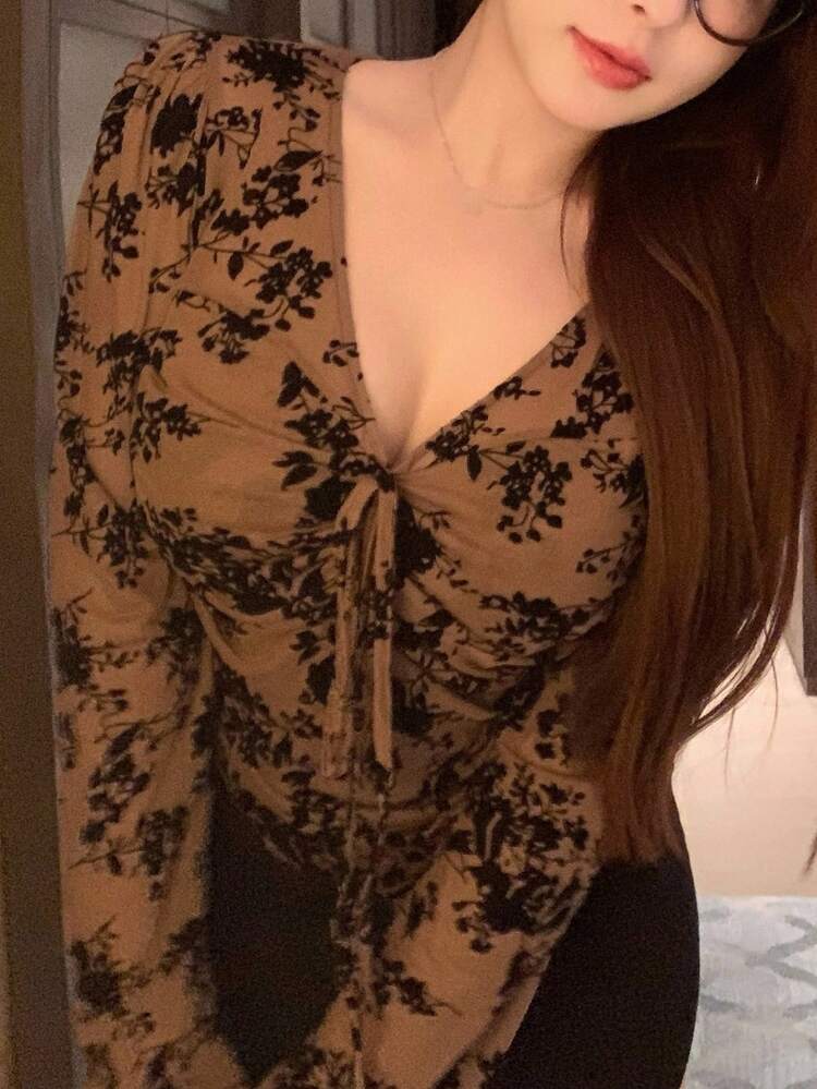 Plus Size Women Ditsy Floral V-Neck Drawstring Tie Asymmetric Hem Flare Sleeve Blouse, Suitable For Spring And Summer