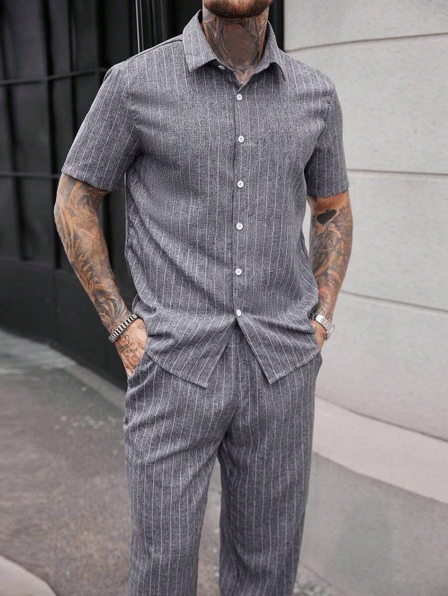Manfinity CasualCool 男士休闲条纹印花衬衫和裤子套装 - 深灰色 - 查看 1