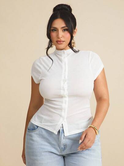 SHEIN BAE Camiseta de manga corta ajustada con cuello alto, botones delanteros y unicolor, talla grande