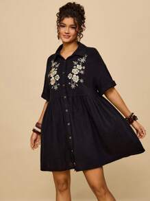 Travachic 大码休闲棉质花卉刺绣黑色衬衫领蝙蝠袖拼布连衣裙