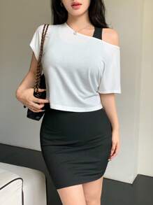 SHEIN LUNE 白色短袖上衣，不對稱領口設計，和黑色無袖卡米洋裝，夏季休閒2件套裝 - 黑與白 - 查看 3