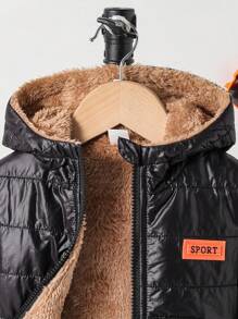 SHEIN Playful Pals 1件婴儿男童字母拼接细节泰迪绒内衬毛绒全拉链外套，冬季保暖外套，带口袋和帽子（6个月-3岁），适合户外、日常穿着、旅行，可爱男童秋冬服装，男童街头风冬季外套，男童冬季服装，男童套装，男童绗缝外套，男童冬季外套，男童外套，男童冬季大衣，男童冬季外套，男童黑色外套