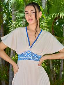 Andrea Bello Robe plissée à taille resserrée avec broderie en col V profond, élégante pour le printemps, l'été et les vacances