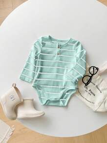 SHEIN 新生儿男女宝宝休闲趣味学院风百搭黑白条纹针织连体衣，柔软舒适，适合春夏穿着，室内外皆宜，秋冬季宝宝连体衣