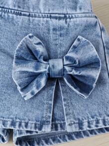 SHEIN 少女夏日两件套，甜美可爱度假风休闲学院风Look推荐，浅色水洗牛仔蓝，泡泡袖设计俏皮可爱，袖口点缀粉色3D蝴蝶结，活泼甜美。小立领短袖上衣，搭配牛仔裙裤，正面大号3D蝴蝶结设计吸睛抢眼。开衩下摆设计，松紧腰身，穿着舒适，修身显瘦。适合户外购物、约会、海滩度假、朋友聚会、返校季等场合，打造夏日甜心造型。 - 淺色水洗藍 - 查看 7