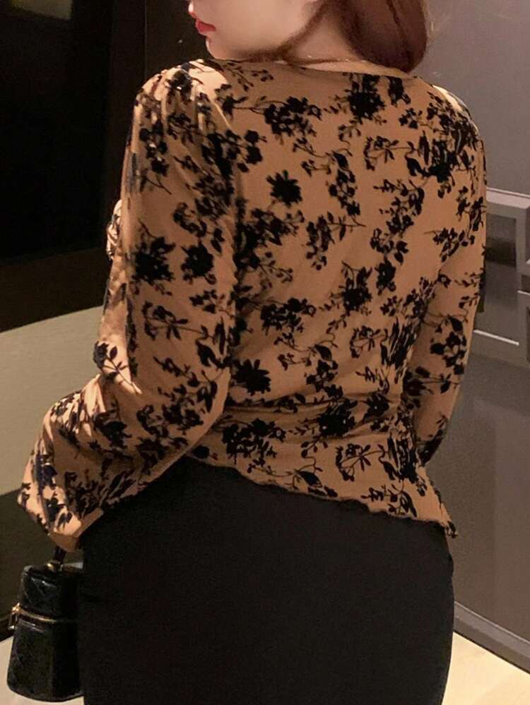 Plus Size Women Ditsy Floral V-Neck Drawstring Tie Asymmetric Hem Flare Sleeve Blouse, Suitable For Spring And Summer