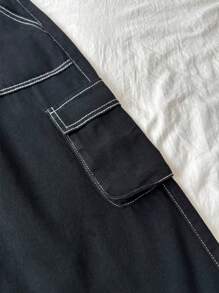 SHEIN 青少年男孩时尚休闲 Y2K 复古酷炫口袋和撞色缝线设计黑色牛仔宽松工装裤，适合儿童日常穿着，也适合夏季和秋季锐舞音乐节、海滩和街头风格穿着。 - 黑色 - 查看 3