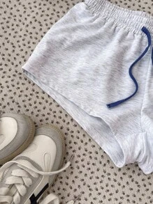 Pantalones cortos de niña adolescente con estampado floral gris y números bordados en color contrastante, adecuados para todas las estaciones, ropa urbana, deportes, uso casual