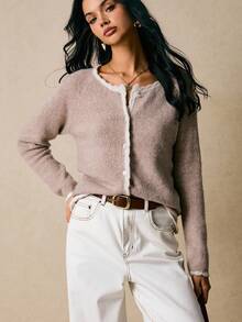 Poéselle 柔软毛绒撞色饰边纽扣开衫 - 舒适灰褐色中性针织毛衣、毛绒开衫、撞色饰边毛衣、舒适针织开衫、中性色、低调奢华针织衫、柔软马海毛开衫、简约美感秋季女式运动衫、女式撞色圆领长袖单排扣休闲针织开衫 - 駝色 - 查看 2