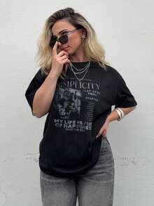 Jeta Ari Camiseta Oversized com Estampa de Slogan, Ombro Caído, "TO EM LACE THE FUTURE IMPLICITY LET LOVE SHINE HEARTEN MY LIFE IS FULL OF HAPPINESS SEIZE THE DAY"