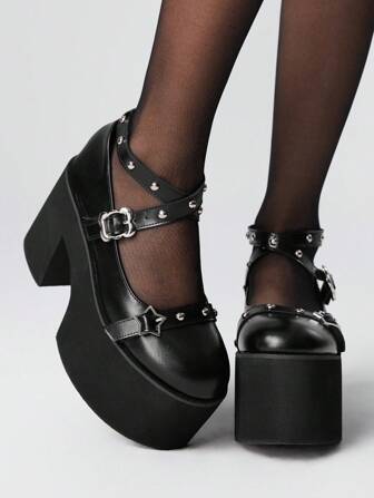 Grunge Punk Escarpins à brides Babies pour femmes, style punk avec rivets, boucle métallique et design d'étoile, talons compensés noirs sur plateforme. Convient pour les soirées, le port quotidien, les robes de soirée. Augmente la taille et allonge les jambes. Confortable et polyvalent.