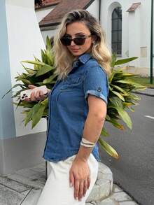 Jeta Ari 捲起袖口的扣前牛仔襯衫