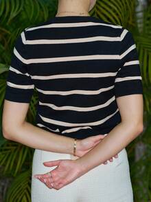 Andrea Bello 条纹纽扣前开衫，短袖上衣 - 黑色 - 查看 2