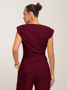 Silquee Top elegant pentru femei, culoare solidă, cu umeri lați, tiv asimetric, vară, top vin, top vișiniu, drapat, mânecă scurtă, top maro, toamnă, stil vechi de damă, stil Stockholm, ținută business casual pentru femei, ținută office, pentru ieșiri în oraș, birou - Burgundia - Vizualizare 2