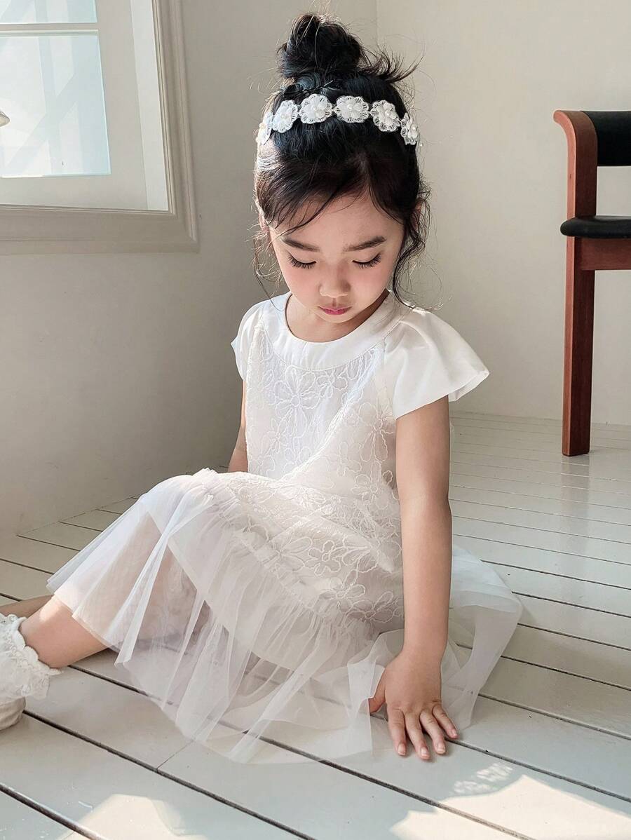 Dazy Kids 年轻女孩花卉提花网眼鱼尾下摆连衣裙 - 白色 - 查看 1