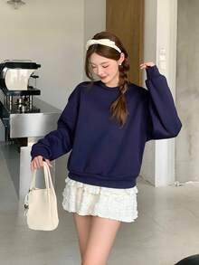 SHEIN Teen Girls' Navy Blue Solid Color Long Sleeve Knit Sweatshirt With Bow Decor On Back, Loose & Cute Casual Pullover Crew Neck Sweatshirt, Clean Girl Style, Suitable For Autumn/Winter, Back To School Season Bow Sweatshirt Navy Blue Sweatshirt Tie Back Sweatshirt Girls Sweatshirt Navy Top With Bow School Girl Top Navy Blue Top - Royal Blue - View 2