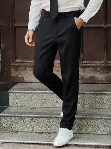 Manfinity Homme 男士休闲商务长裤采用简洁利落的剪裁和舒适的面料，完美融合了商务的干练与都市休闲风格。修身版型适合各种身材，轻松展现男士自信干练的形象。 - 黑色 - 查看 4