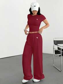 SHEIN EZwear 2 món/Bộ trang phục mùa hè cho nữ áo thun ngắn tay in họa tiết hiệp sĩ ôm vừa vặn - Màu Đỏ Sâu - Xem 5