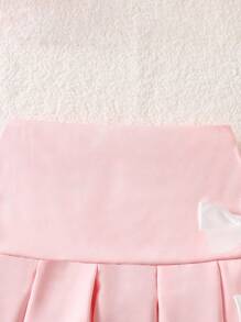 少女蝴蝶结装饰T恤和百褶裙套装