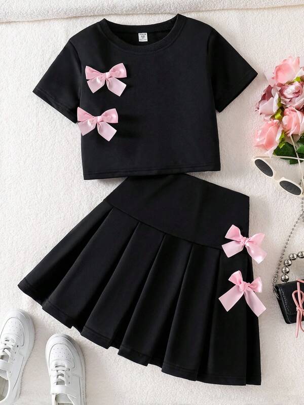 Conjunto de camiseta con decoración de mariposa y falda plisada con decoración de mariposa para niñas