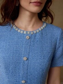 MOTF PREMIUM 粗花呢人造珍珠水钻细节修身短款连衣裙 - 藍色 - 查看 2