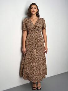 SHEIN Tall CURVE Plus Size Teacher Clothes,Bridgerton V-Neck All-Over Print Summer Short Sleeve Dress,Beach Dress Sundress,Holiday Outfits Boho - Brown - View 3