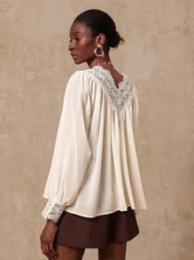 SHEIN Privé Blouse élégante pour femmes VITNOS en couleur unie avec patchwork en dentelle, style bohème de luxe pour les vacances d'automne et d'été - Nude - Voir 5