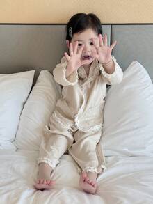 DAZY 女婴缎面蕾丝撞色韩版长袖两件套睡衣套装，幼儿秋季衣服 - 杏色 - 查看 4