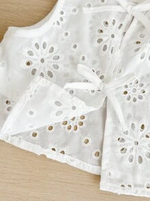 SHEIN LMoss Kids Babygirl 可爱夏季休闲百搭白色花卉刺绣吊带背心 - 白色 - 查看 6